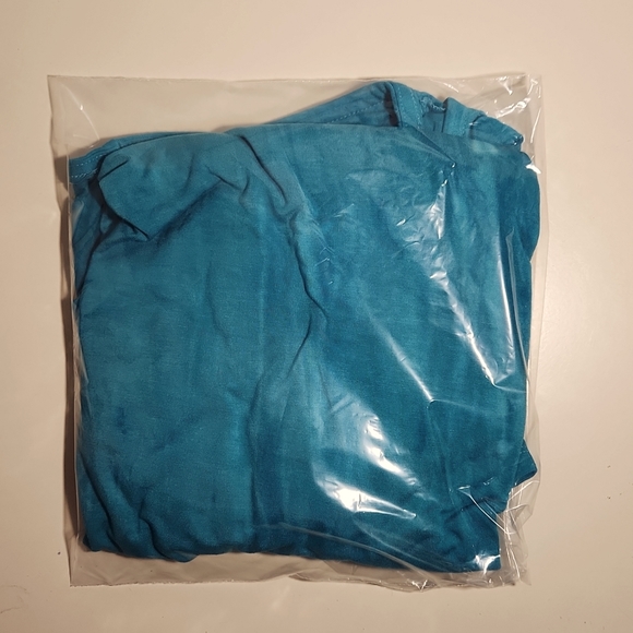 ❤️NWT VINTAGE TORRID TUNIC ATOMIC BLUE TIE DYE OFF-SHOULDER - SUPER SOFT TOP 1X - Picture 4 of 10